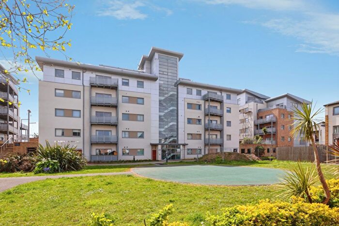 2 Bedroom Flat For Sale In Stone Close, Poole, Dorset, BH15