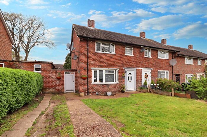 3 Bedroom End Of Terrace House For Sale In Kent Road, Woking, Surrey, GU22