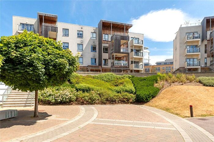 2 Bedroom Apartment For Sale In Glenalmond Avenue, Cambridge, Cambridgeshire, CB2