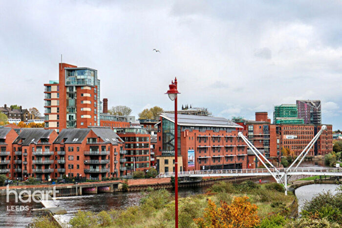2 Bedroom Apartment For Sale In Bowman Lane, Leeds, LS10