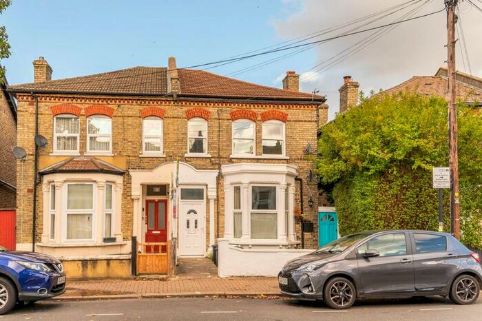 3 Bedroom Maisonette To Rent In Byrne Road, Balham, London, SW12