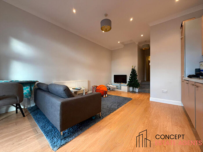 1 Bedroom Apartment To Rent In Park Road, Kingston Upon Thames, KT2