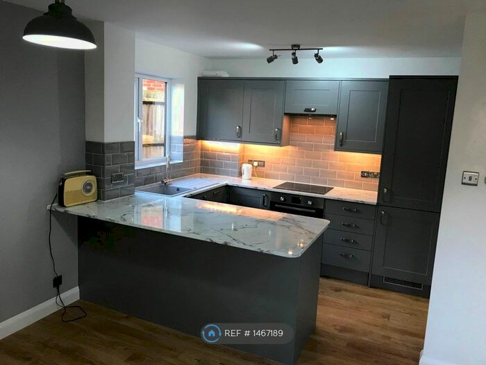 1 Bedroom Flat To Rent In North Parade, Horsham, RH12