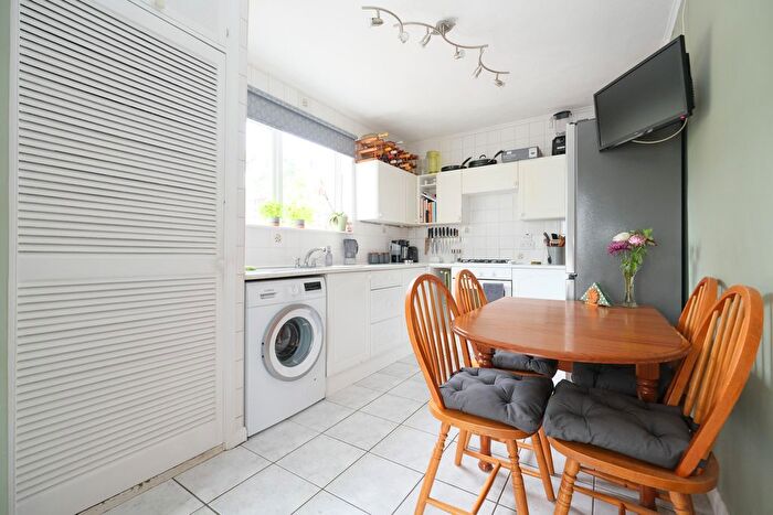 3 Bedroom End Of Terrace House For Sale In Longbury Drive, Orpington, BR5