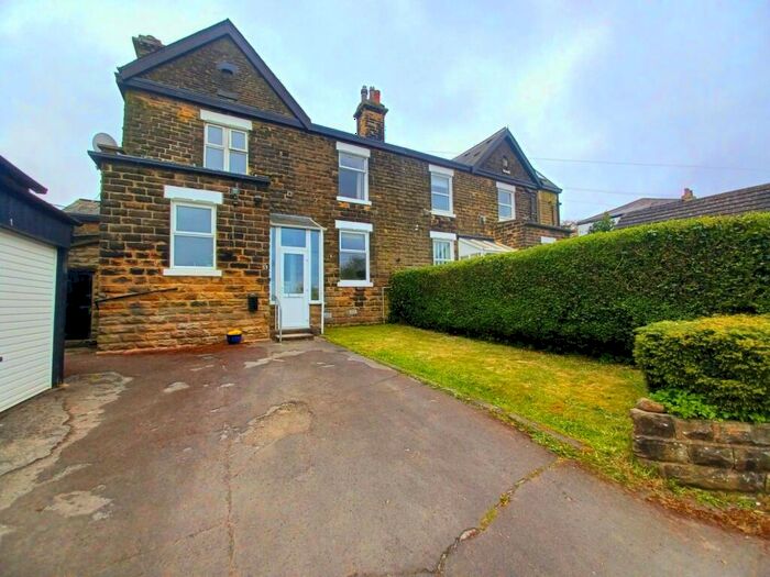 2 Bedroom Flat To Rent In Holywell Lane, Leeds, West Yorkshire, LS17