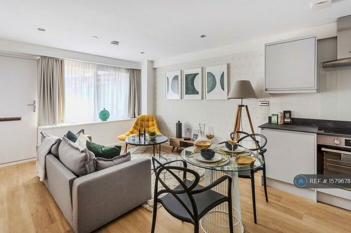 1 Bedroom Flat To Rent In Spectrum House, Woking, GU21