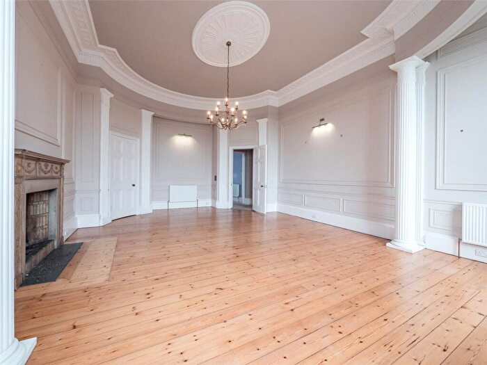 2 Bedroom Flat To Rent In Moray Place, Edinburgh, EH3