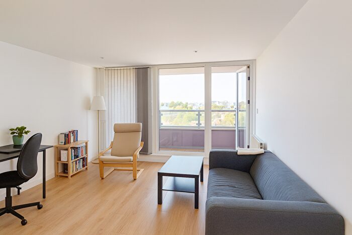 2 Bedroom Flat To Rent In Rainhill Way, London, E3