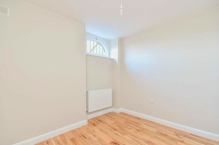 2 Bedroom Flat To Rent In Rye Lane, Peckham Rye, London, SE15