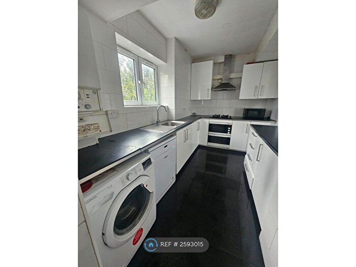 4 Bedroom Maisonette To Rent In Charlton Crescent, Barking, IG11