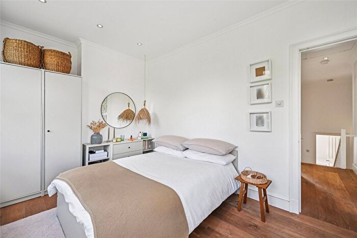 3 Bedroom Flat To Rent In Lillie Road, London, SW6