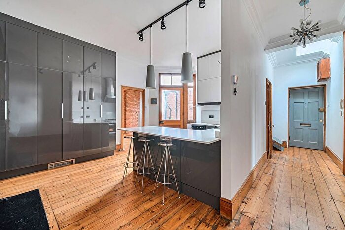 2 Bedroom Flat For Sale In Kings Court Mansions, Parsons Green, London, SW6