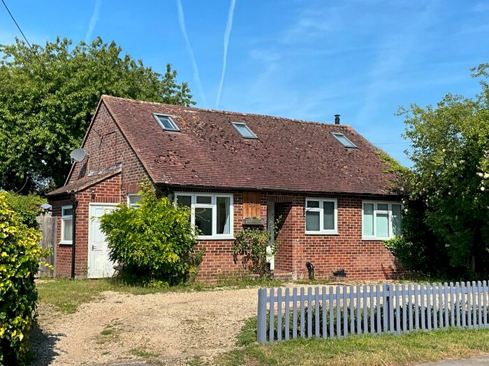 3 Bedroom Bungalow To Rent In Blewbury Road, East Hagbourne, Didcot, Oxfordshire, OX11