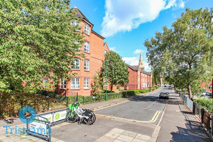 2 Bedroom Flat To Rent In Raleigh Street, Nottingham, NG7