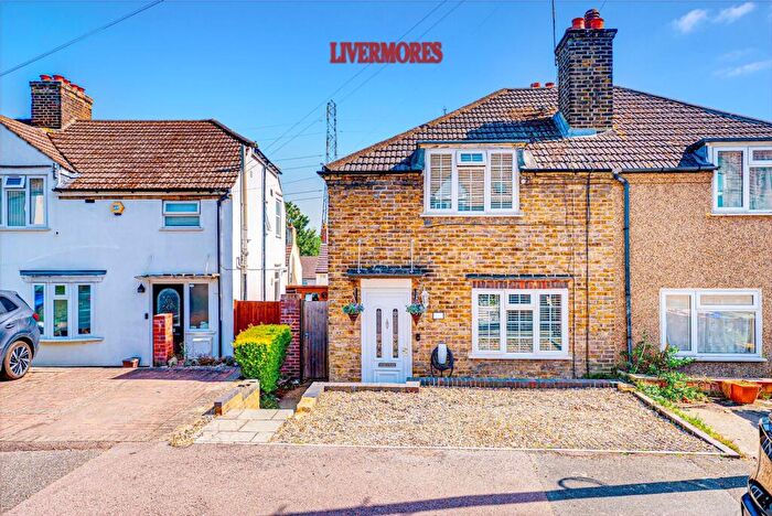 2 Bedroom Semi Detached House For Sale In Green Walk, Crayford, Dartford, DA1