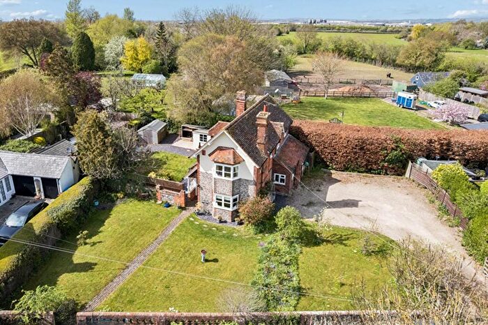 3 Bedroom Detached House For Sale In Main Road, Buckland, HP22