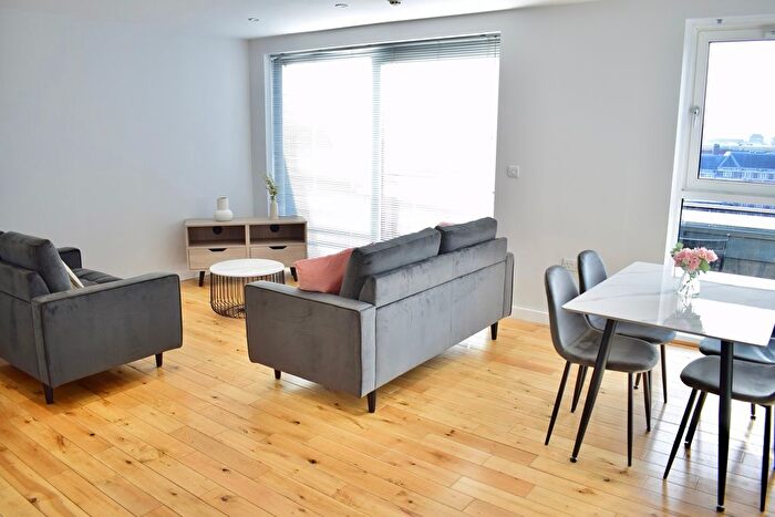 2 Bedroom Flat To Rent In New York Road, Leeds, LS2