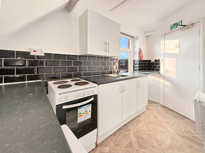 1 Bedroom Flat To Rent In Major Road, Cardiff, CF5