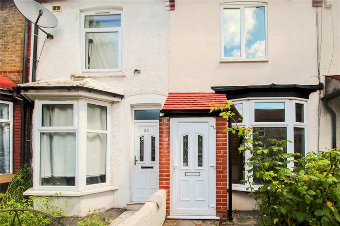 3 Bedroom Terraced House To Rent In Wedderburn Road, Barking, Essex, IG11