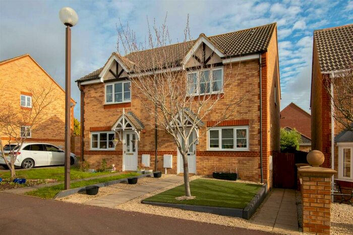 3 Bedroom Semi-Detached House To Rent In Portishead Drive, Tattenhoe, MK4