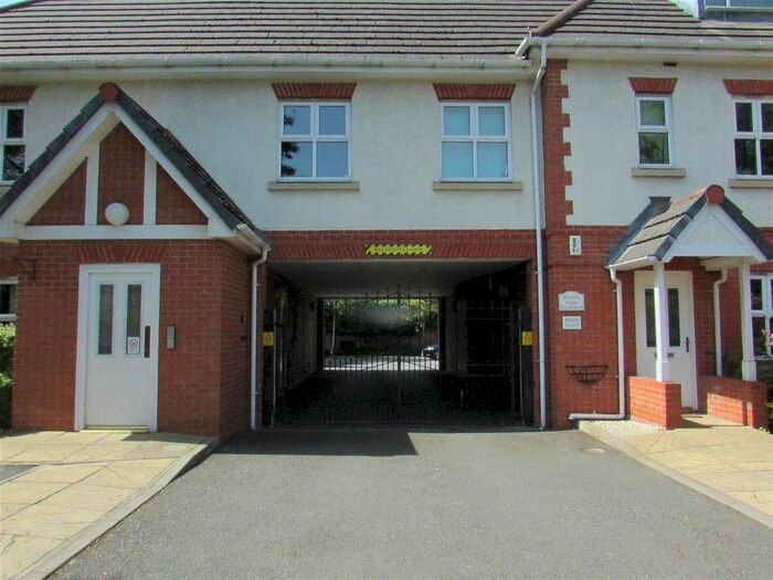 2 Bedroom Flat To Rent In Chester Road, Sutton Coldfield, B73