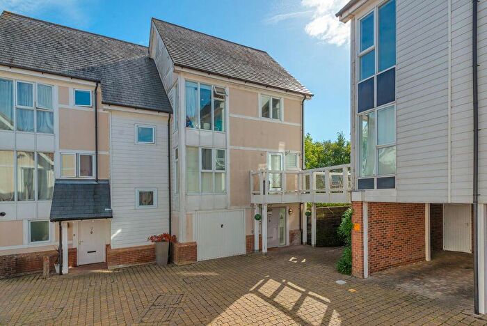 3 Bedroom Semi Detached House For Sale In *Chain Free* Edgar Close, Kings Hill, West Malling, ME19