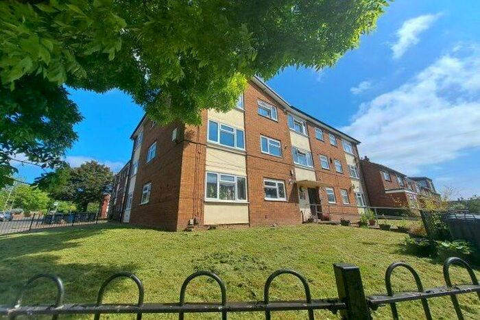 2 Bedroom Flat To Rent In Hewitt Close, Lichfield, WS13
