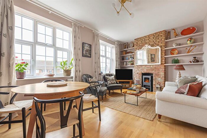 3 Bedroom Flat For Sale In Carmichael Court, Barnes, London, SW13