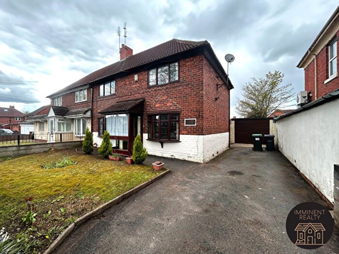 3 Bedroom Semi Detached House To Rent In Hollyhedge Road, West Bromwich, B71