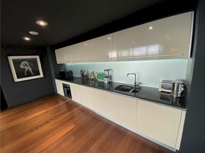 2 Bedroom Terraced House To Rent In East Smithfield, London, E1W