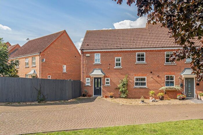 3 Bedroom End Of Terrace House For Sale In Kingfisher Road, Shefford, SG17