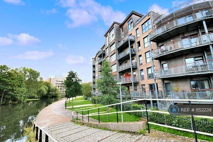 3 Bedroom Flat To Rent In Harry Zeital Way, London, E5