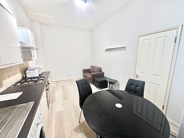 1 Bedroom Flat To Rent In Aldrington Road, Furzedown, Streatham, SW16