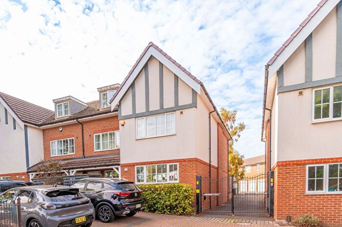 4 Bedroom End Of Terrace House To Rent In Cuddington Avenue, Worcester Park, Surrey, Worcester Park, KT4