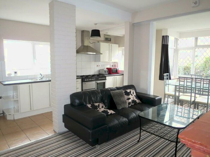 6 Bedroom Detached House To Rent In Talbot Road, Winton, Bournemouth, BH9