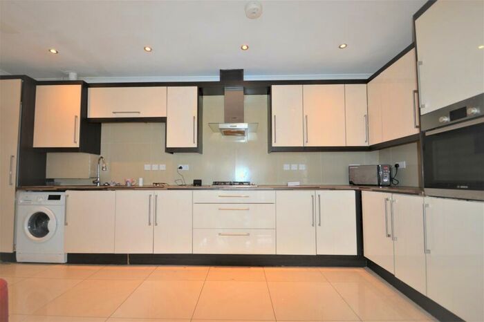 2 Bedroom Apartment To Rent In Stoke Gardens, Slough, Berkshire, SL1