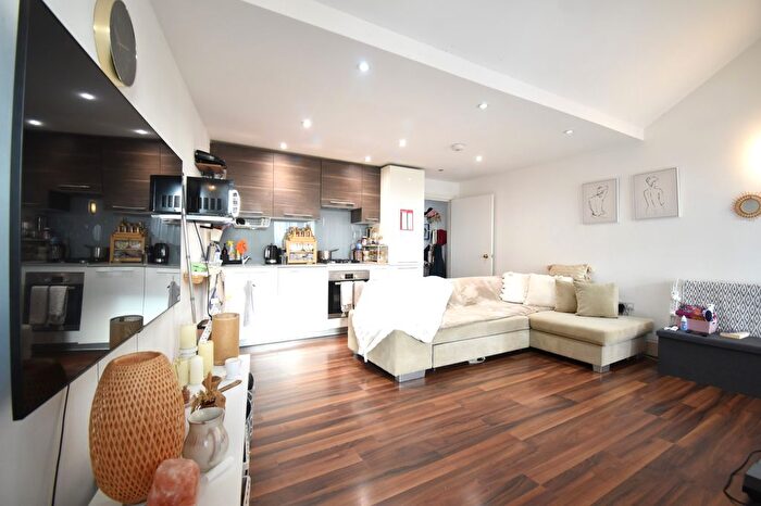 1 Bedroom Flat To Rent In Station Road, London, NW4