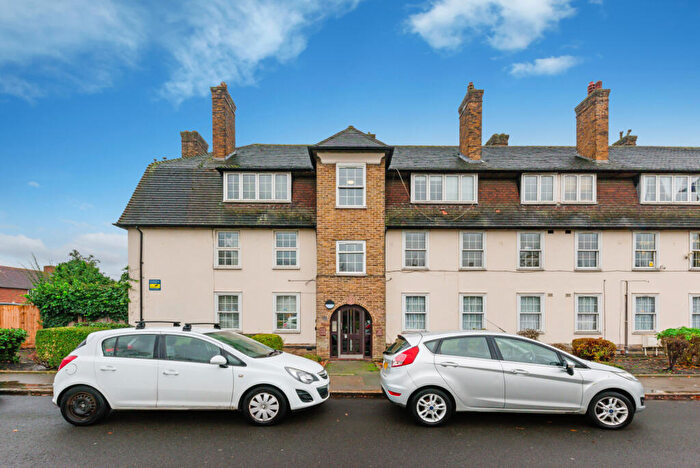 2 Bedroom Apartment To Rent In Green Lane, Morden, SM4