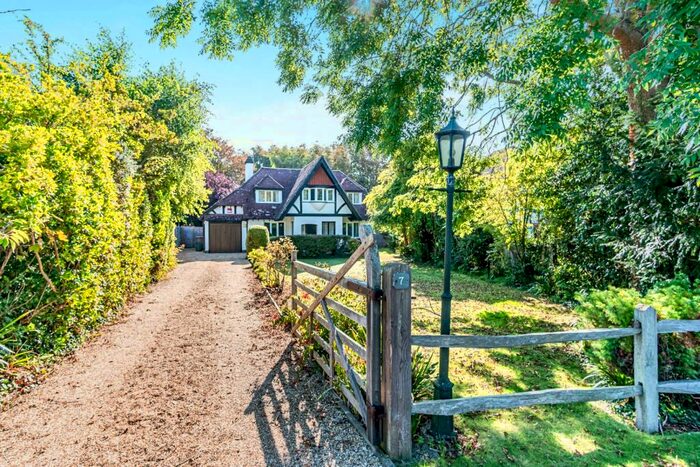 3 Bedroom Detached House To Rent In West Close, Middleton-On-Sea, PO22