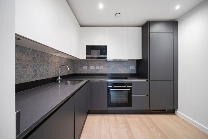 1 Bedroom Flat To Rent In Parkes Street, East Village, E20