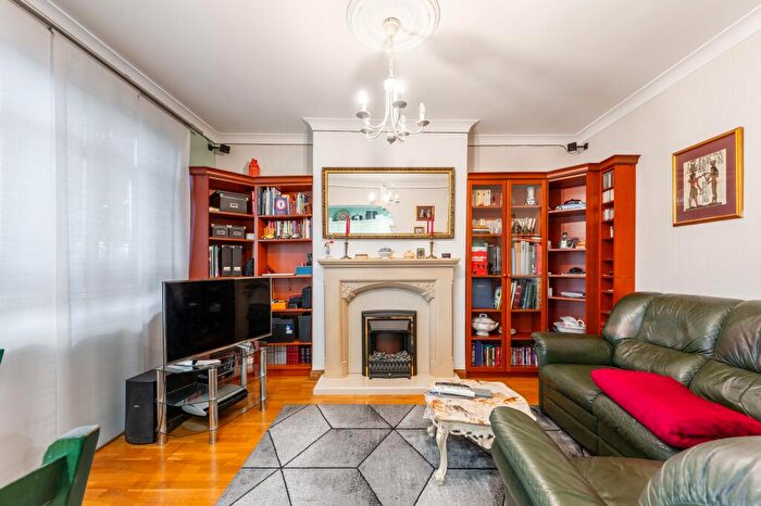 2 Bedroom Flat For Sale In Neasden Lane, London, NW10