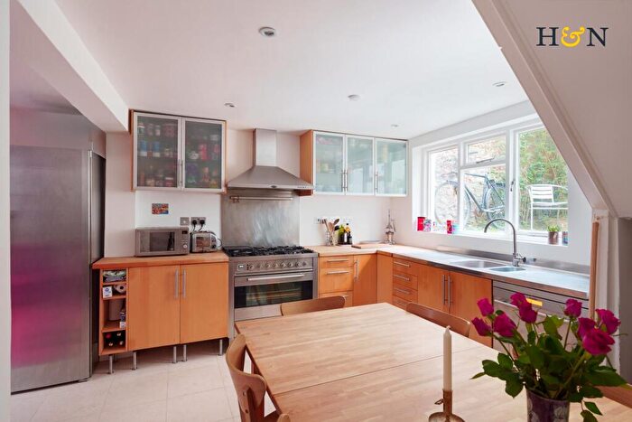 2 Bedroom Town House For Sale In Queens Gardens, Brighton, BN1 - Photo 2