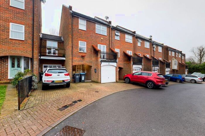5 Bedroom Town House To Rent In East Grinstead, West Sussex RH19