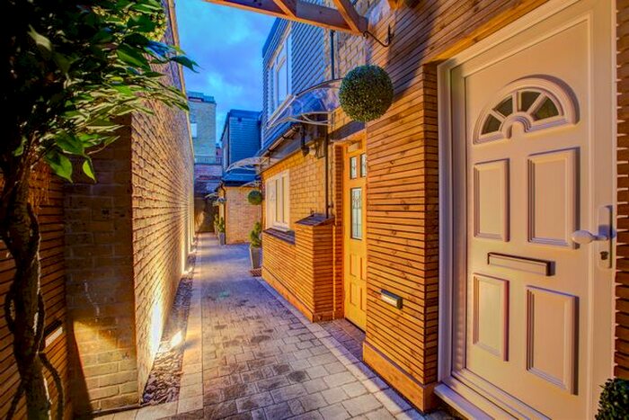 Studio To Rent In High Road, Turnpike Lane, London, N22