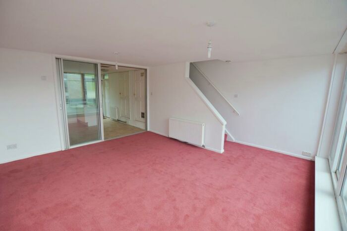 3 Bedroom Apartment To Rent In Gleadless Road, Gleadless Valley, Sheffield, S2