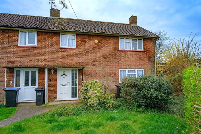 3 Bedroom End Of Terrace House For Sale In Warren Close, Hatfield, AL10