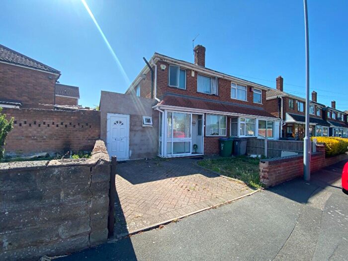 4 Bedroom Semi-Detached House For Sale In Leacroft Grove, West Bromwich, West Midlands, B71