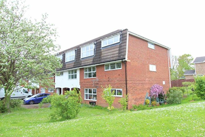 2 Bedroom Flat To Rent In Grasmere Way, Linslade, LU7