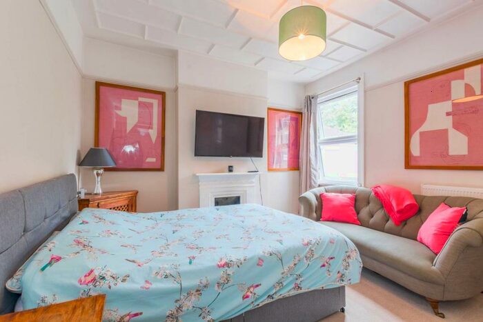 3 Bedroom Maisonette To Rent In Crescent Road, Alexandra Park, London, N22