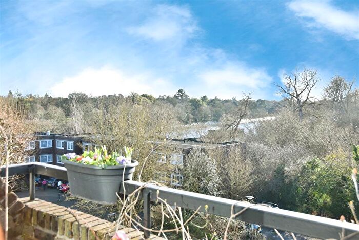 3 Bedroom Maisonette For Sale In Otho Court, Augustus Close, Brentford, TW8